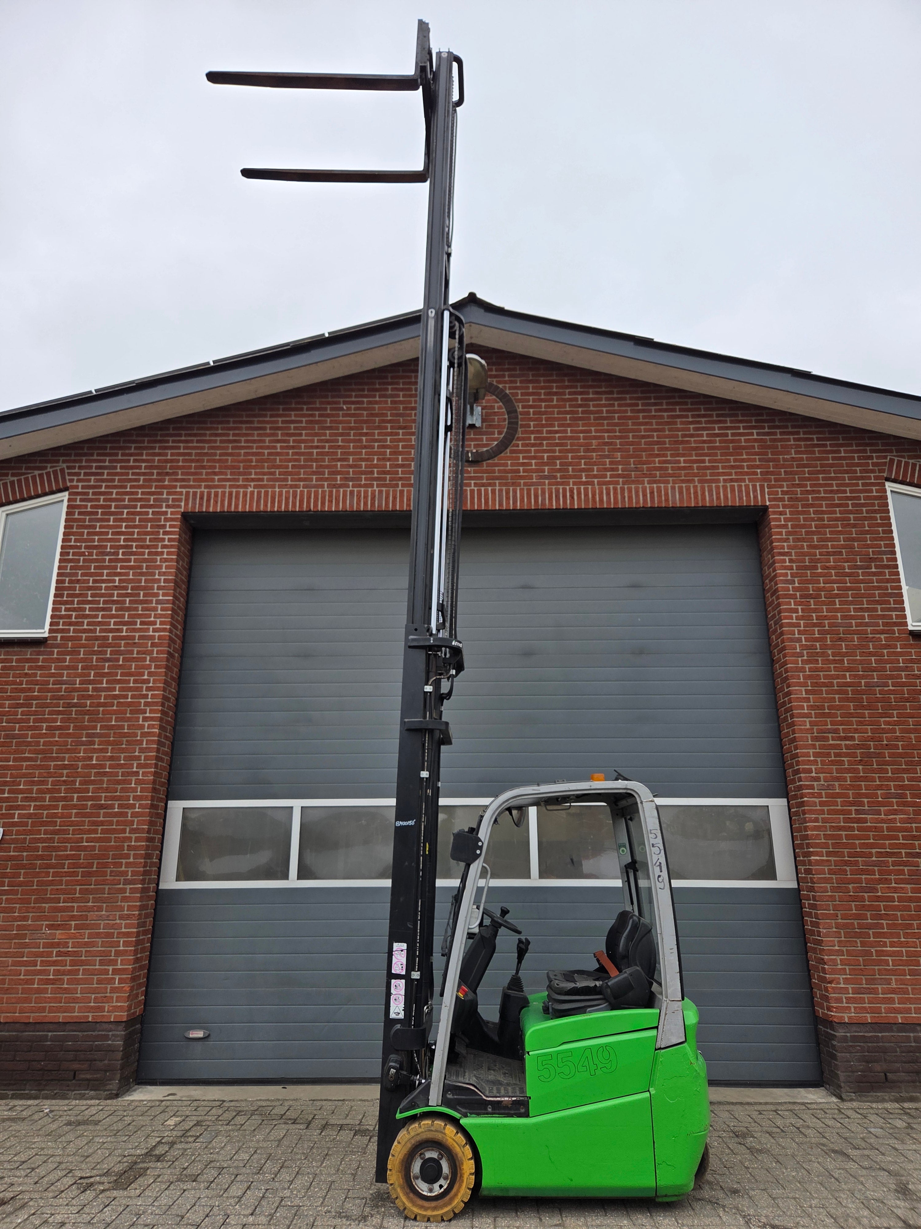 Heftruck Cesab B315 Triplex Sideshift Freelift 7000 mm 2017