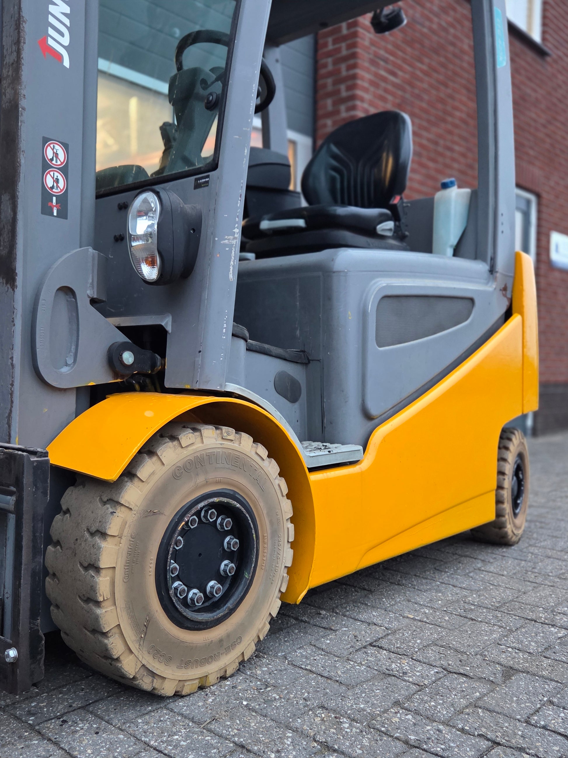 Heftruck Jungheinrich EFG425K Triplex Freelift Sideshift 2016