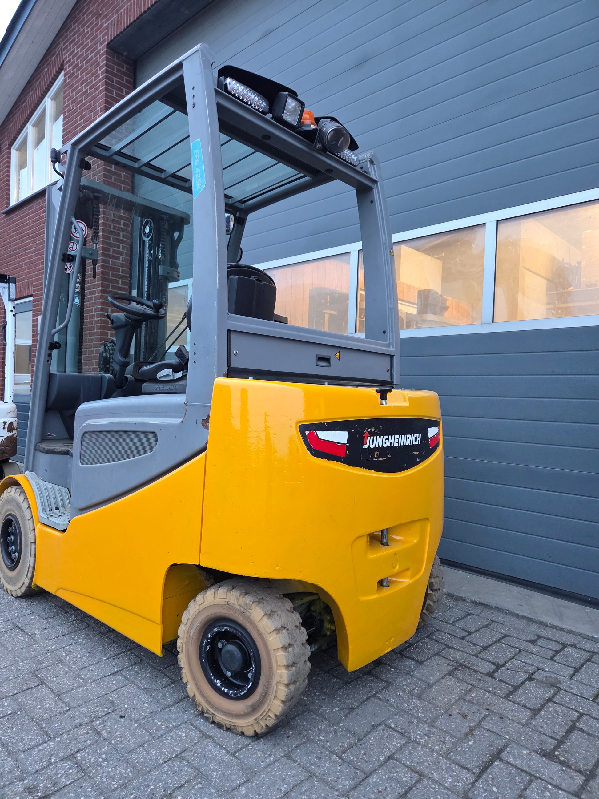 Heftruck Jungheinrich EFG425K Triplex Freelift Sideshift 2016