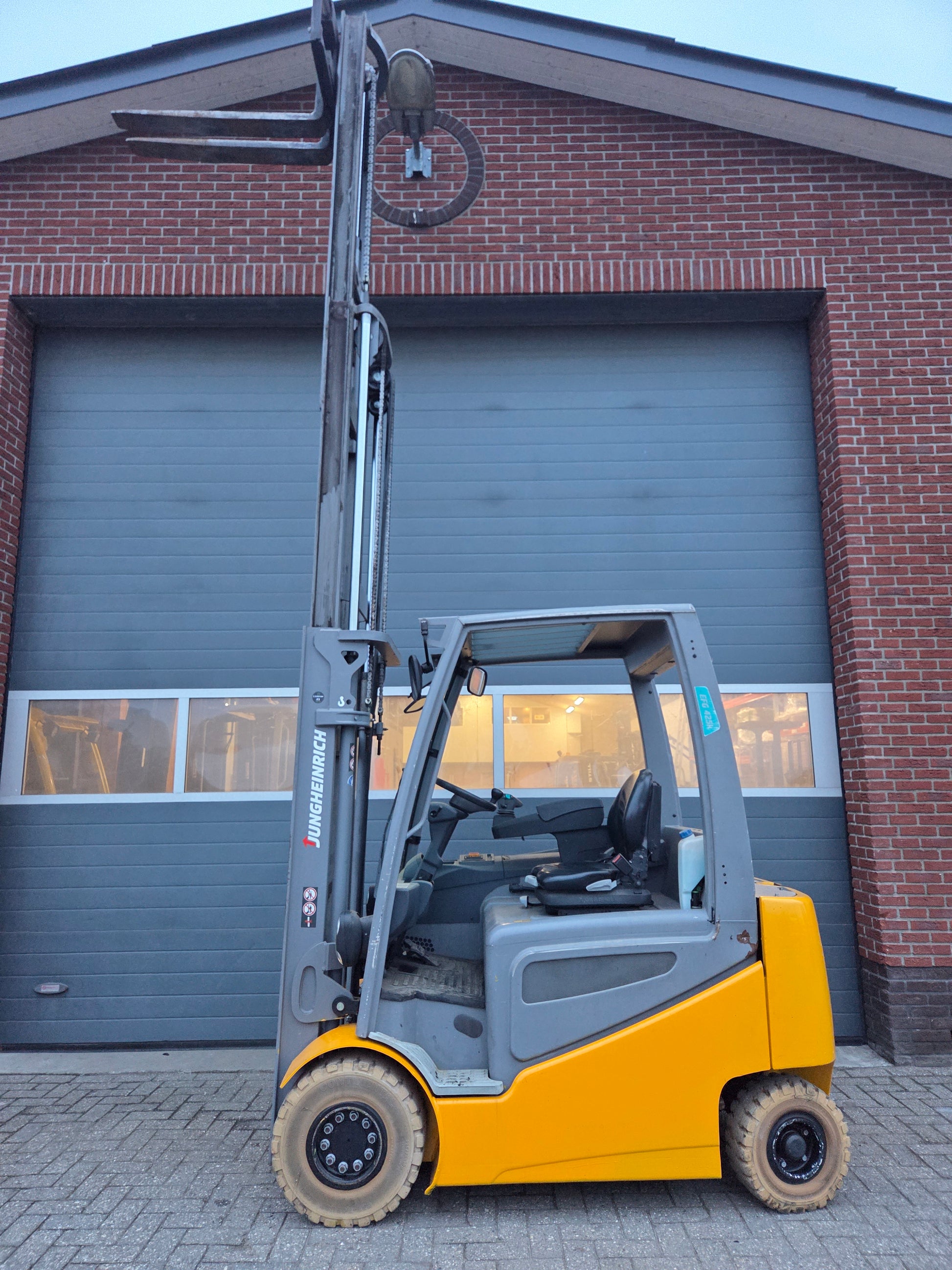 Heftruck Jungheinrich EFG425K Triplex Freelift Sideshift 2016