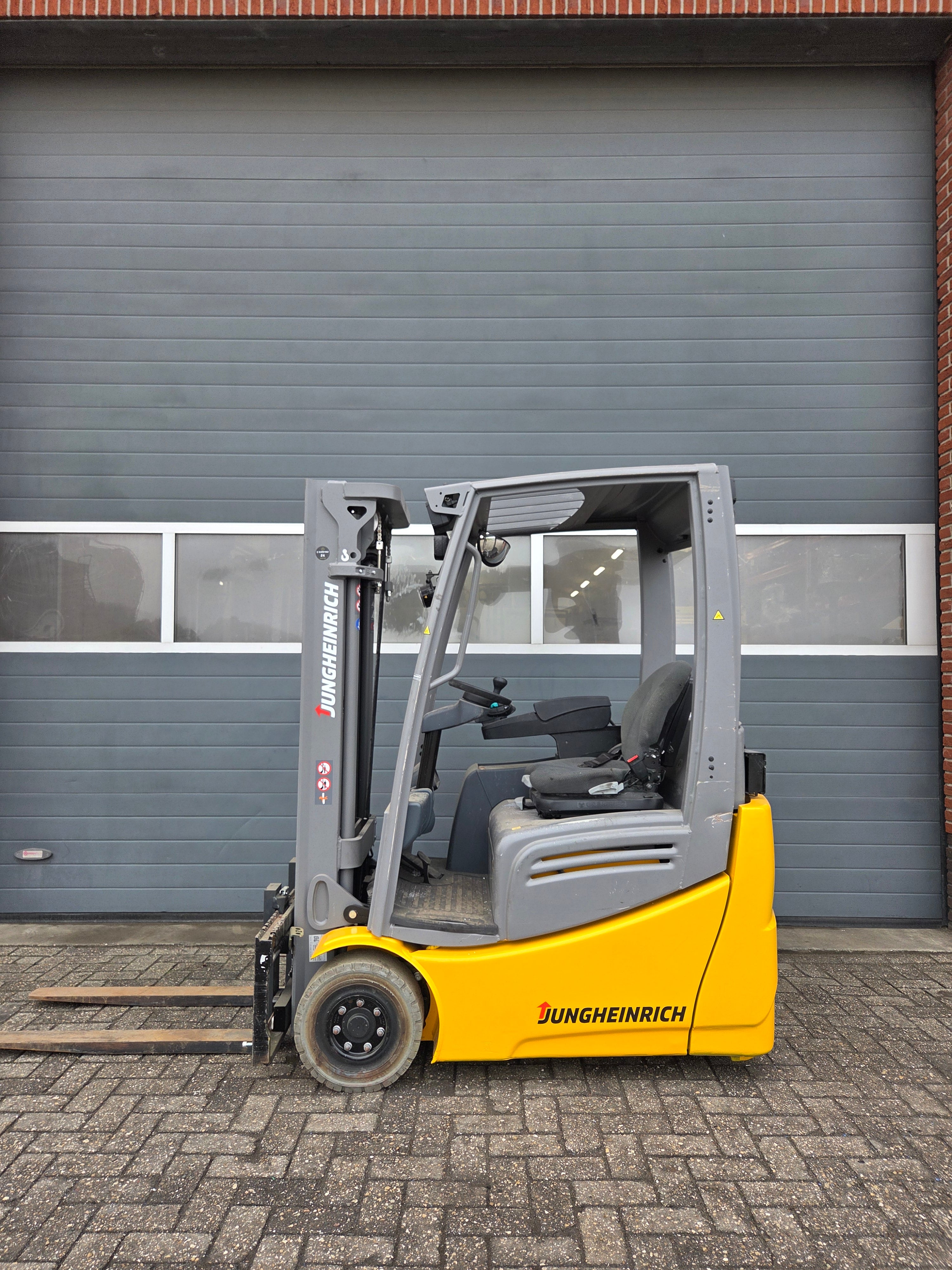 Heftruck Jungheinrich EFG215 Triplex Sideshift 4300 mm 2020