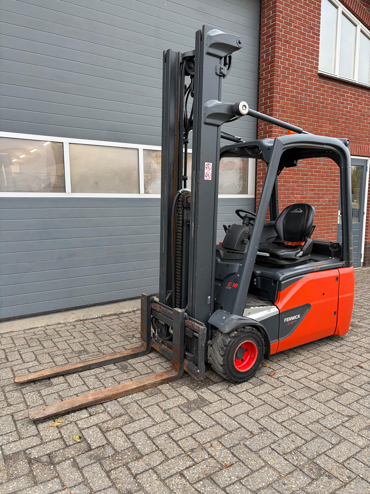 Heftruck Linde 1800 Kg Triplex Sideshift Freelift 2020 accu 2023