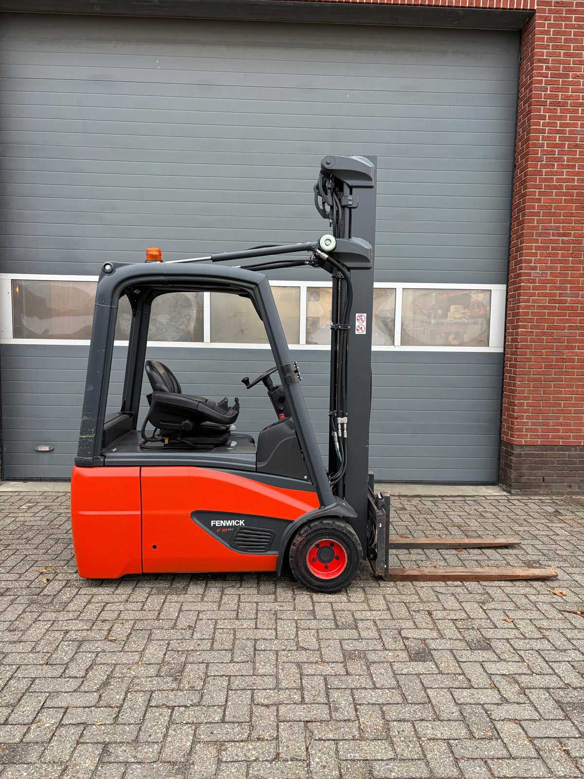Heftruck Linde 1800 Kg Triplex Sideshift Freelift 2020 accu 2023
