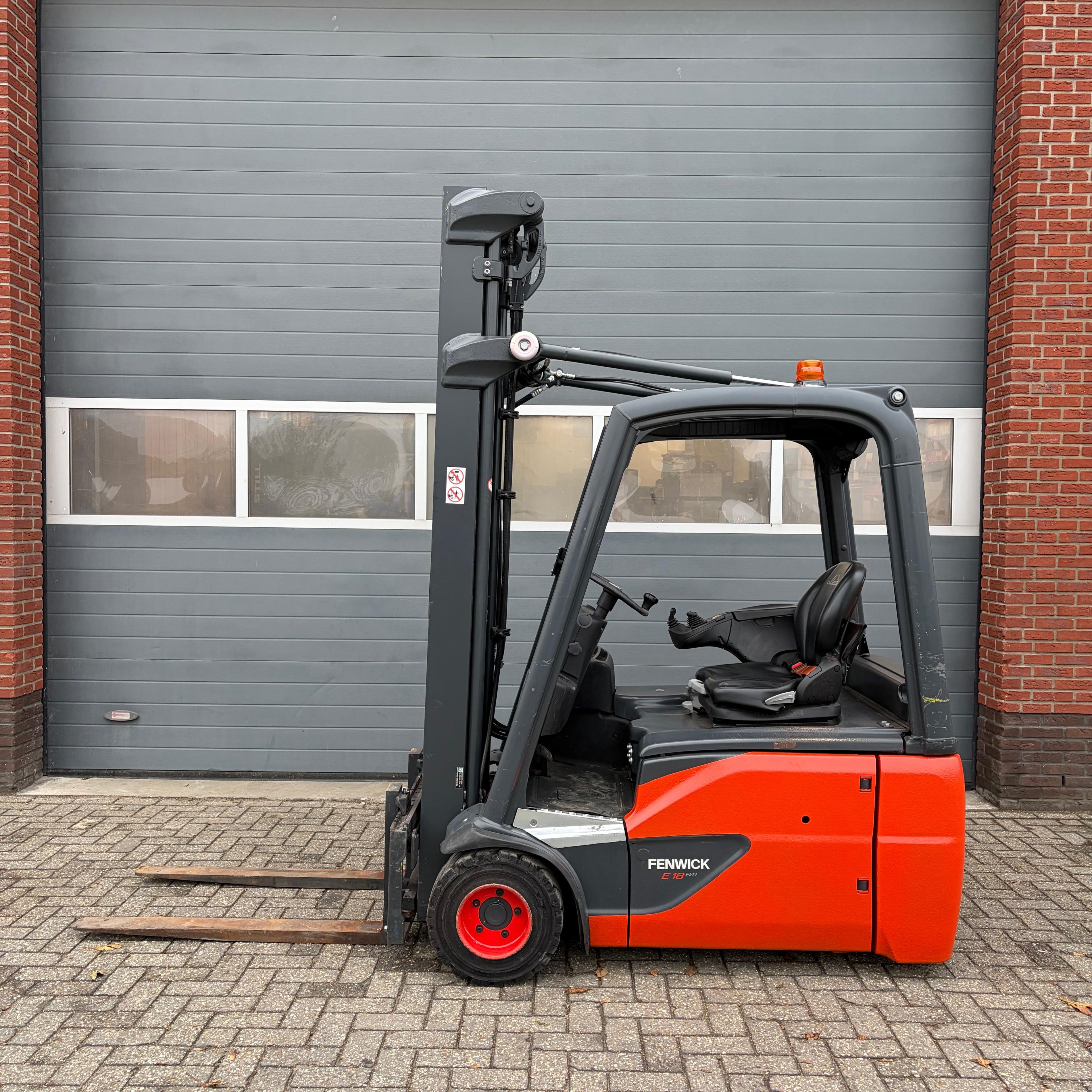 Heftruck Linde 1800 Kg Triplex Sideshift Freelift 2020 accu 2023