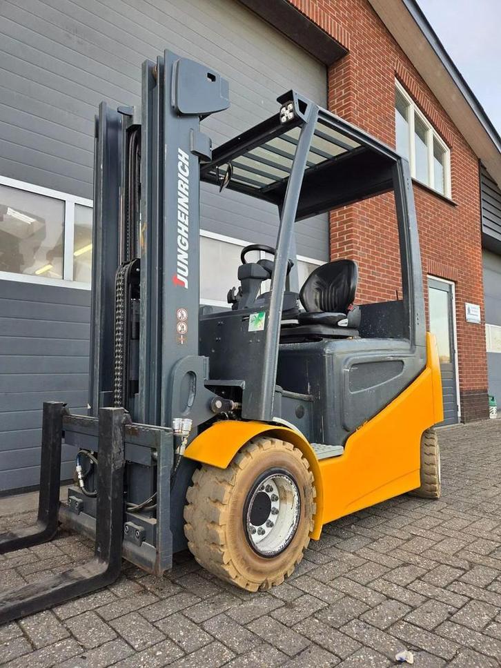 Jungheinrich EFG430K Triplex Sideshift Freelift 2013