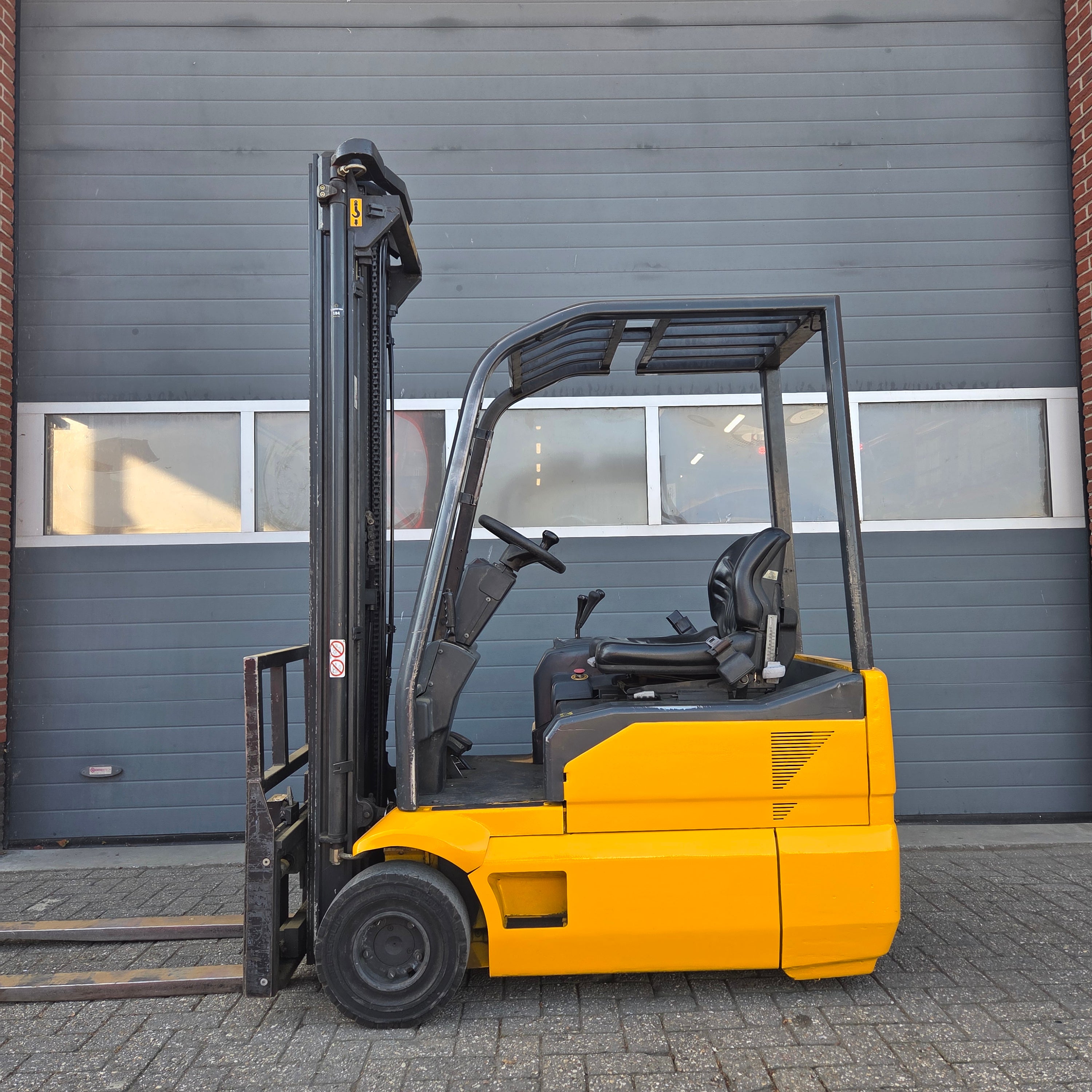 Heftruck OM 1500 Kg Triplex Sideshift Freelift 5800 mm 2006