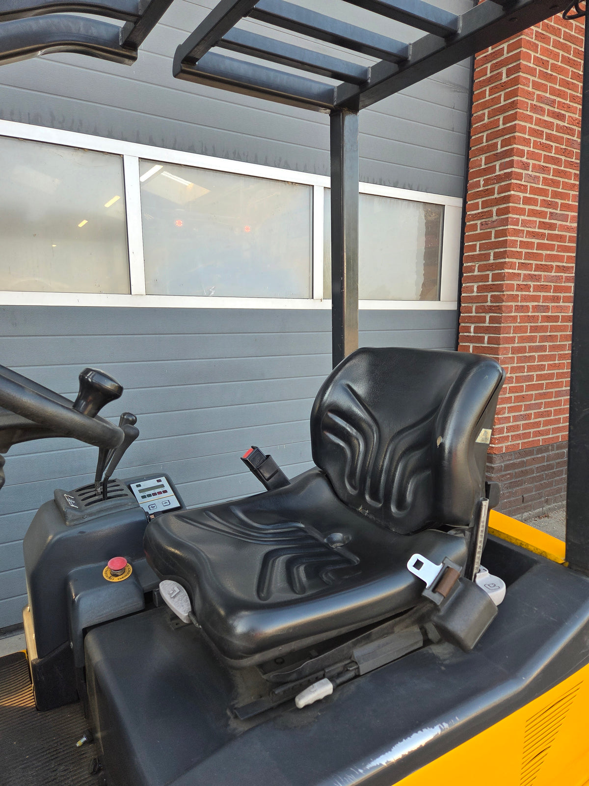 Heftruck OM 1500 Kg Triplex Sideshift Freelift 5800 mm 2006