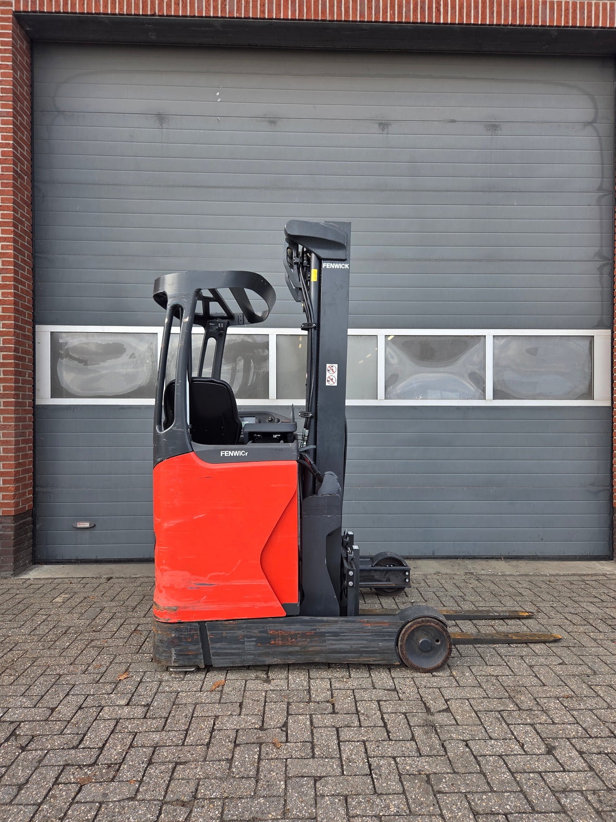 Reachtruck Linde 1200 Kg Triplex Sideshift Freelift 980 uur 560 cm