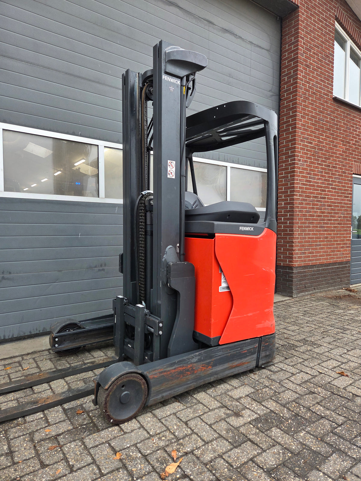 Reachtruck Linde 1200 Kg Triplex Sideshift Freelift 980 uur 560 cm