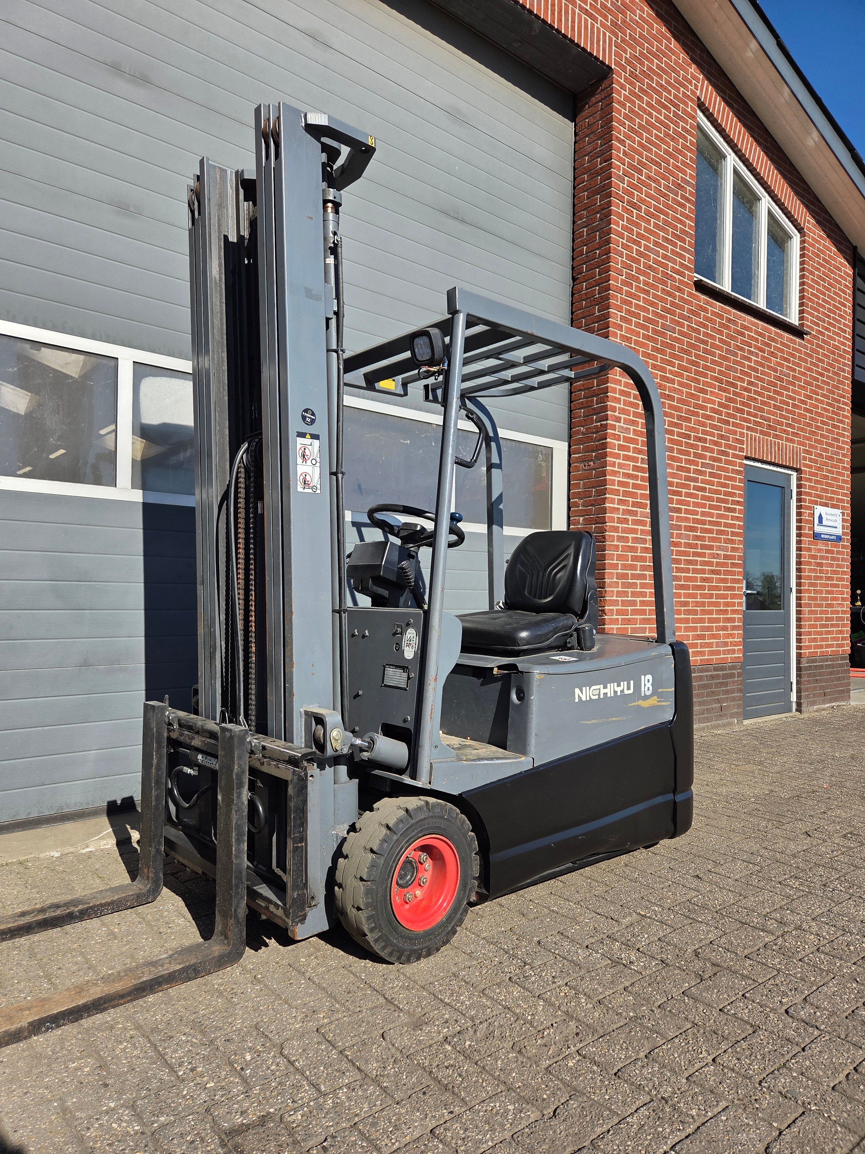 Heftruck Nichiyu 1800 Kg Triplex Sideshift 5400 mm 2001