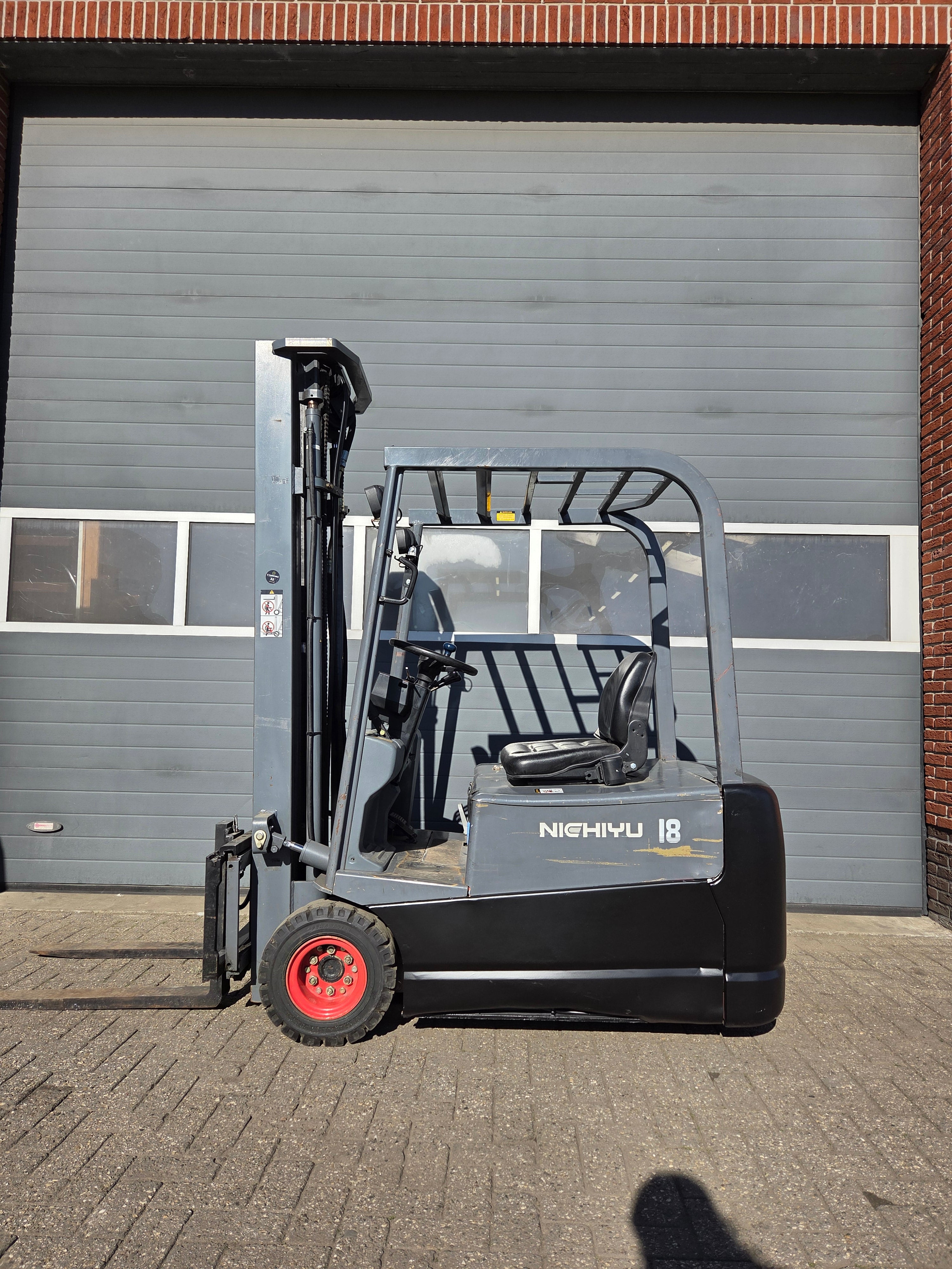 Heftruck Nichiyu 1800 Kg Triplex Sideshift 5400 mm 2001