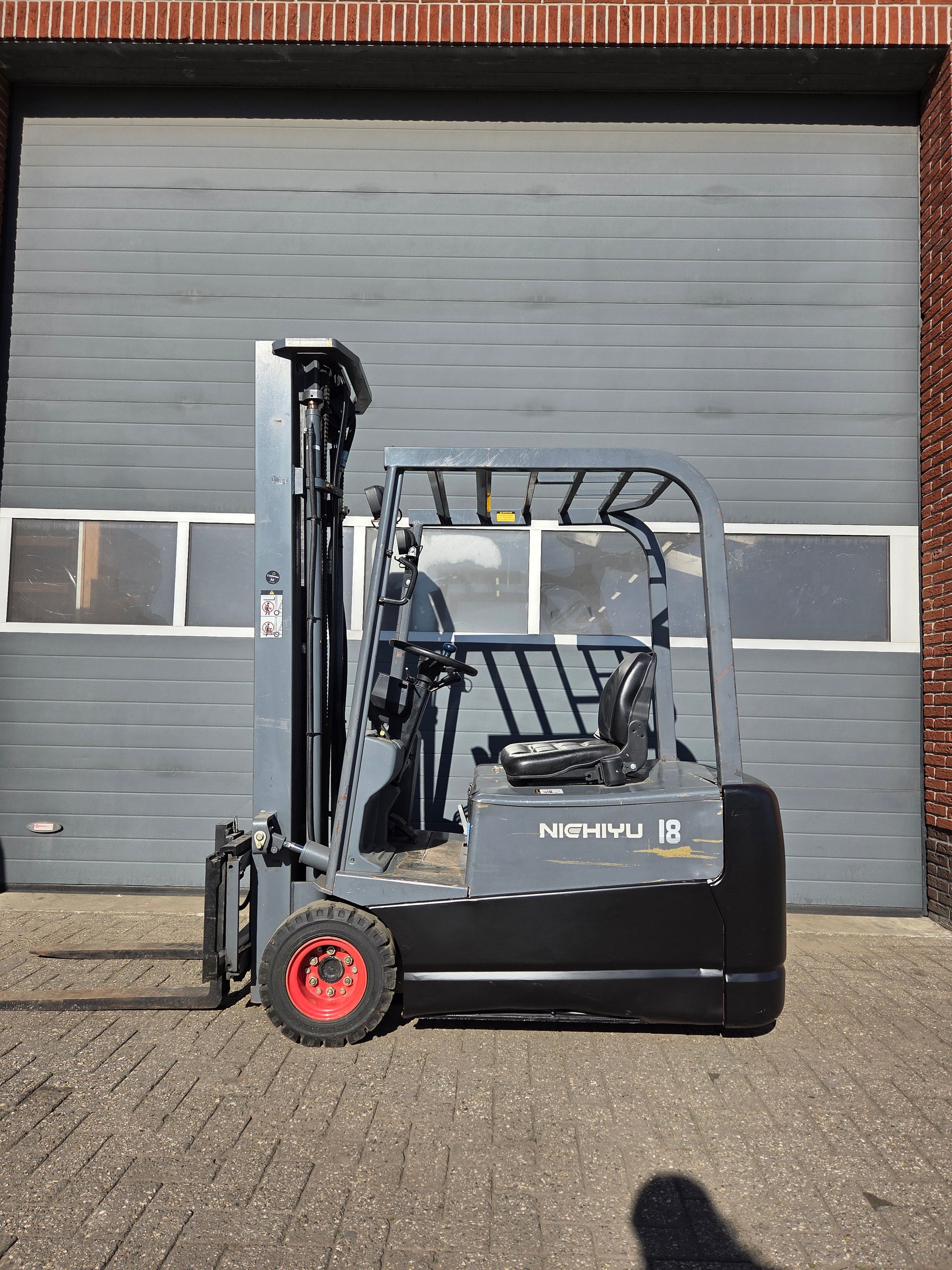 Heftruck Nichiyu 1800 Kg Triplex Sideshift 5400 mm 2001