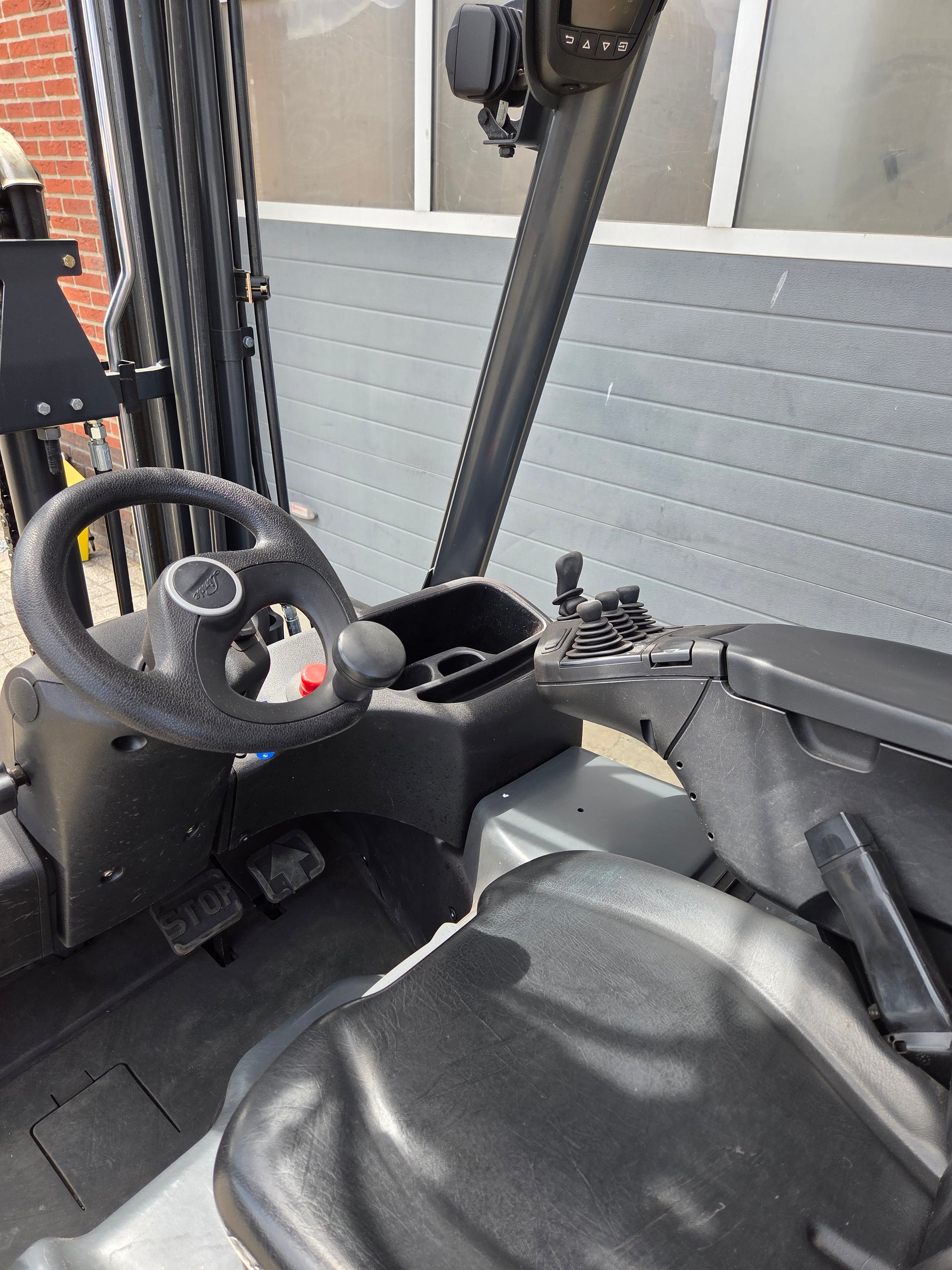 Heftruck Linde E12 Triplex Sideshift Freelift 6500 mm 2018 nieuwstaat