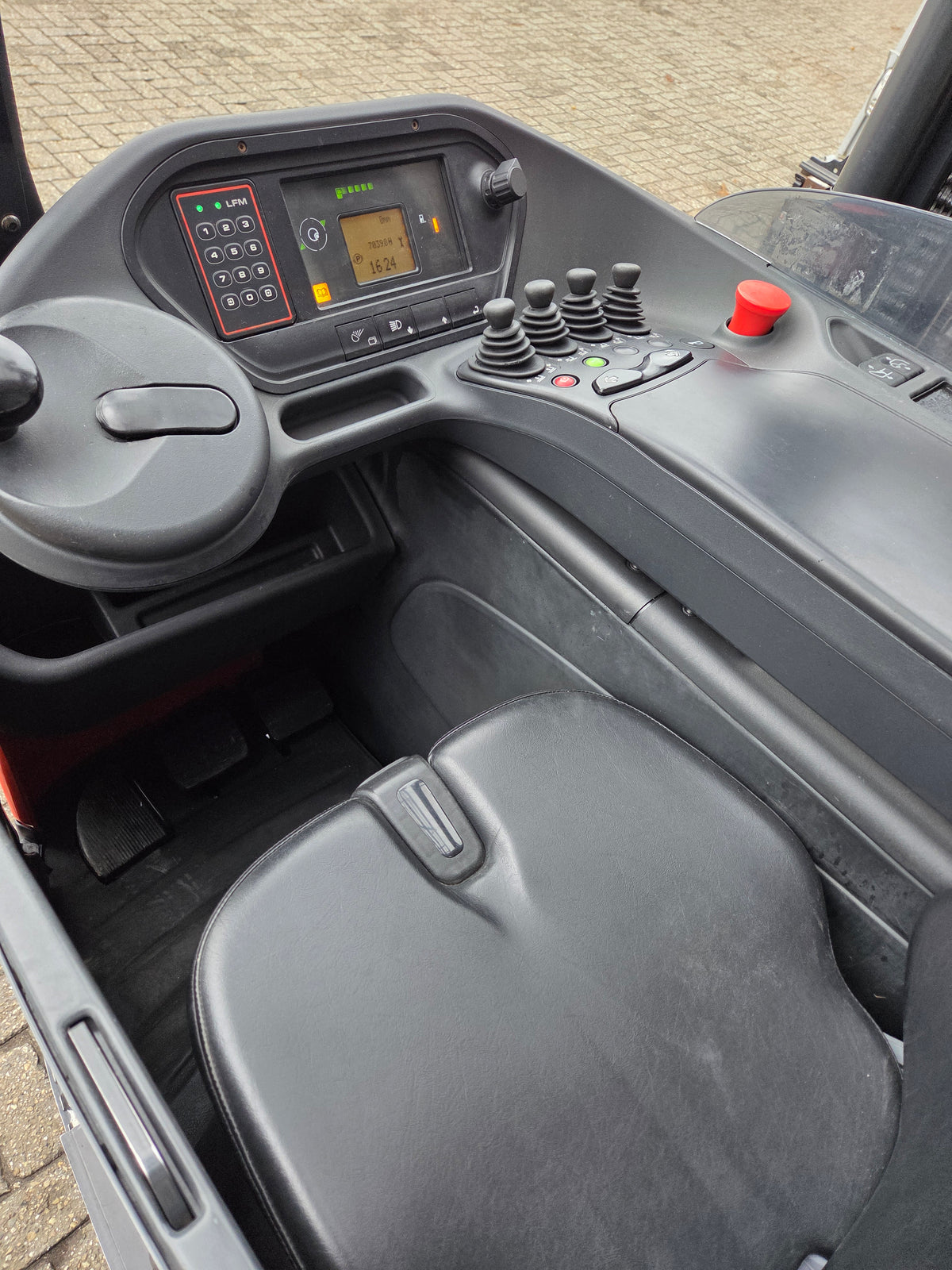 Buitenreachtruck Linde 1400 Kg Triplex Sideshift Freelift Blue-spot 2017