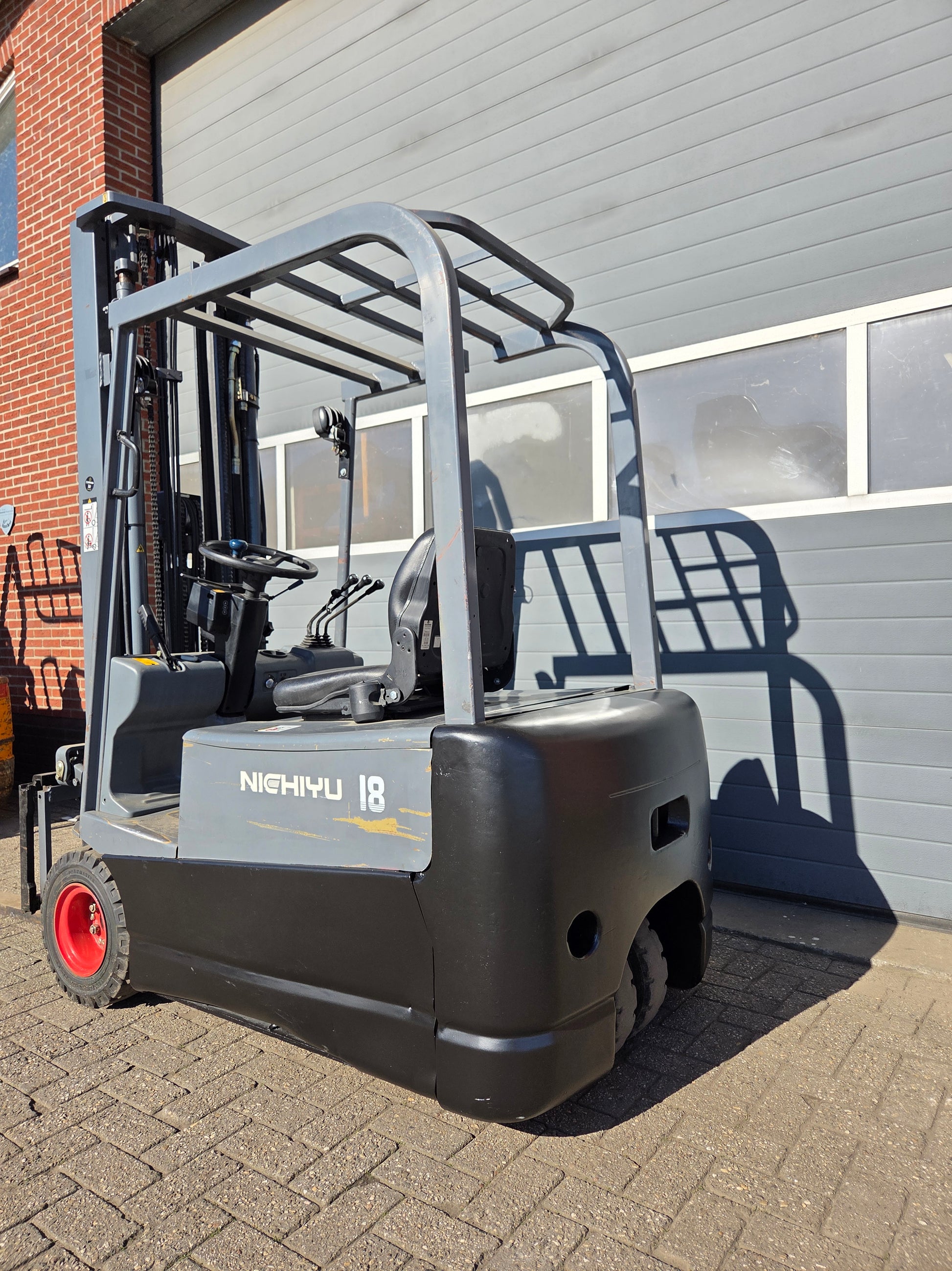 Heftruck Nichiyu 1800 Kg Triplex Sideshift 5400 mm 2001