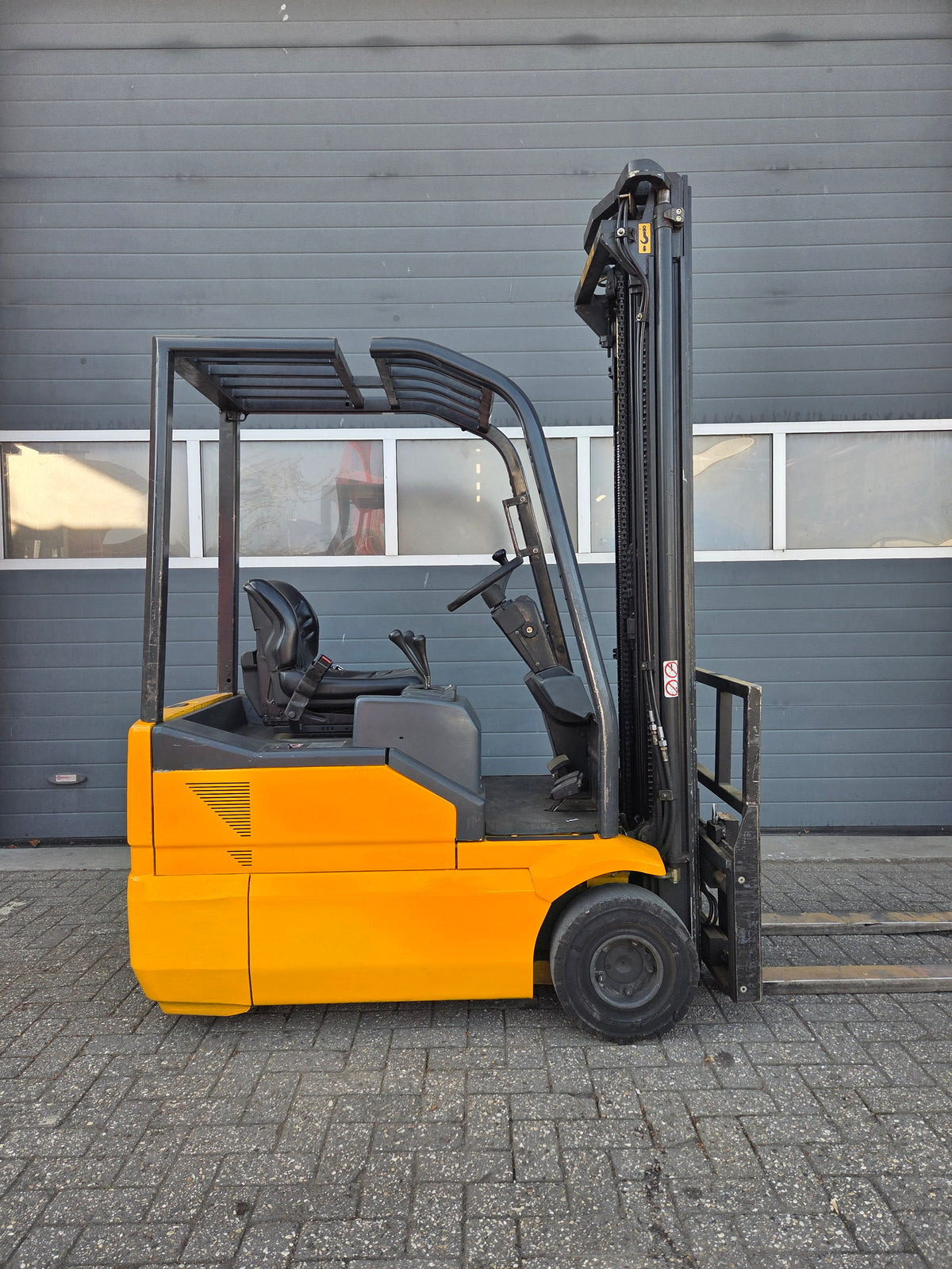 Heftruck OM 1500 Kg Triplex Sideshift Freelift 5800 mm 2006