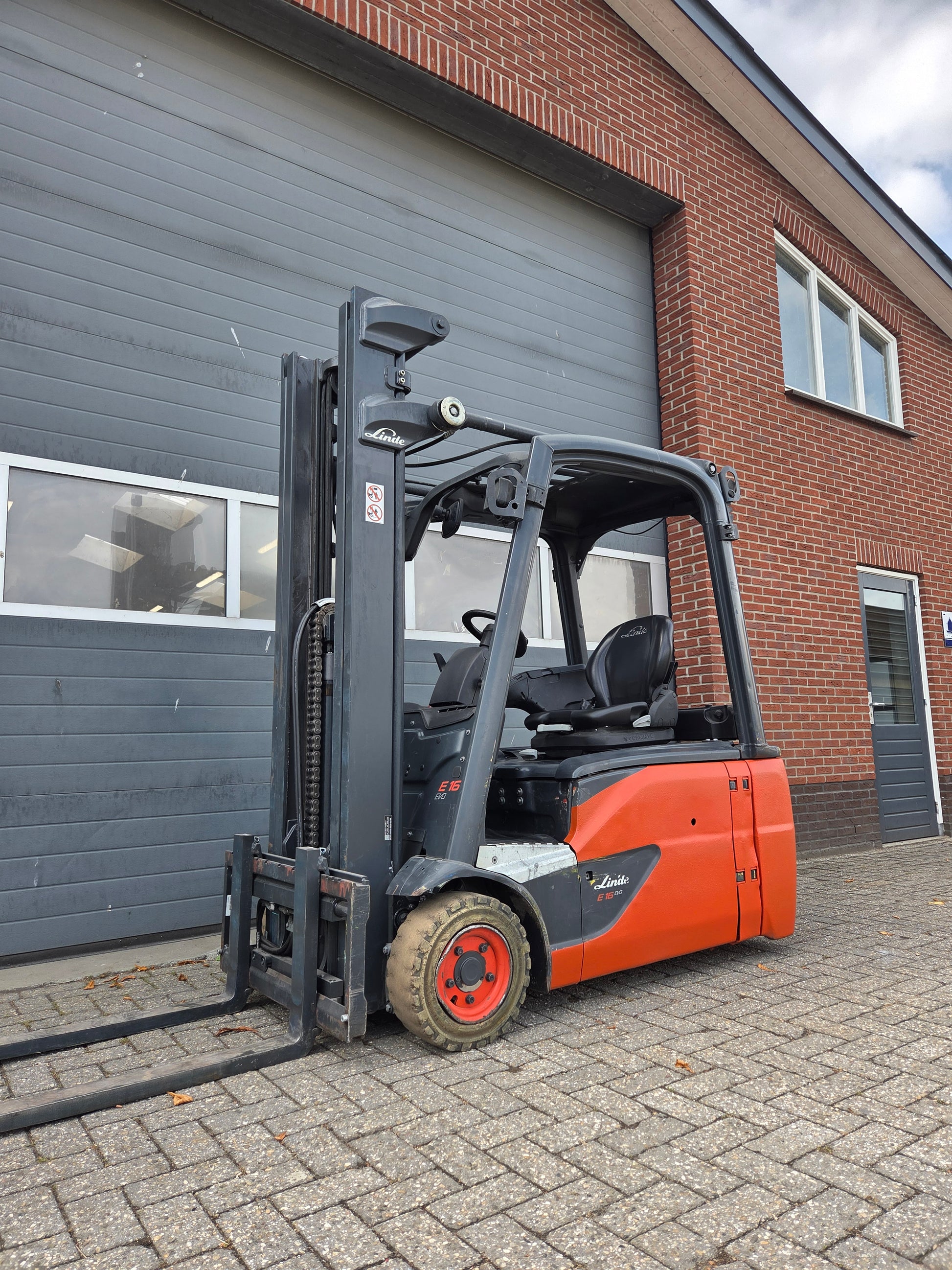 Heftruck Linde E16L-02 Triplex Sideshift Freelift 2021