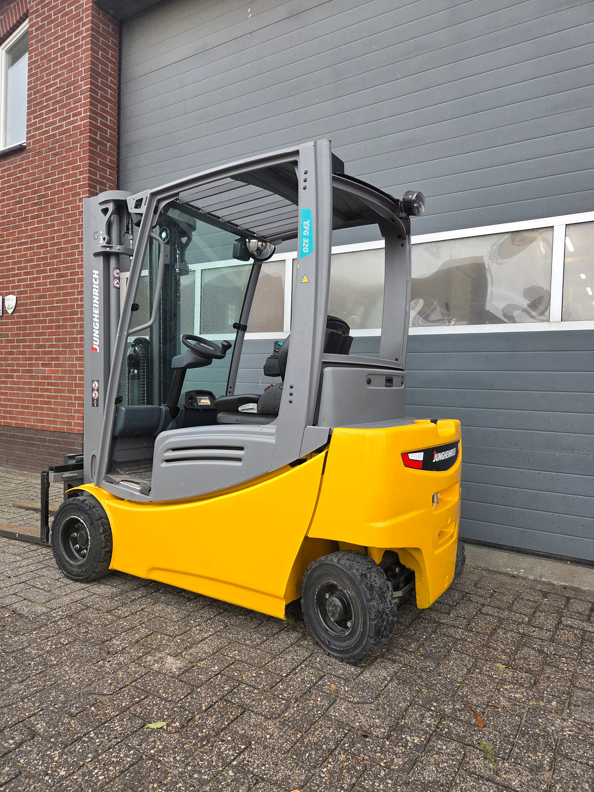 Heftruck Jungheinrich EFG320 Triplex Sideshift 4640 mm 2018
