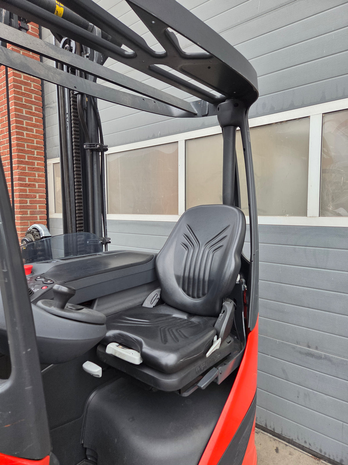 Reachtruck Linde 1200 Kg Triplex Sideshift Freelift 980 uur 560 cm