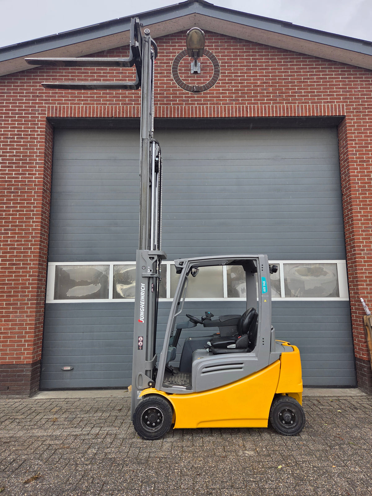 Heftruck Jungheinrich EFG320 Triplex Sideshift 4640 mm 2018