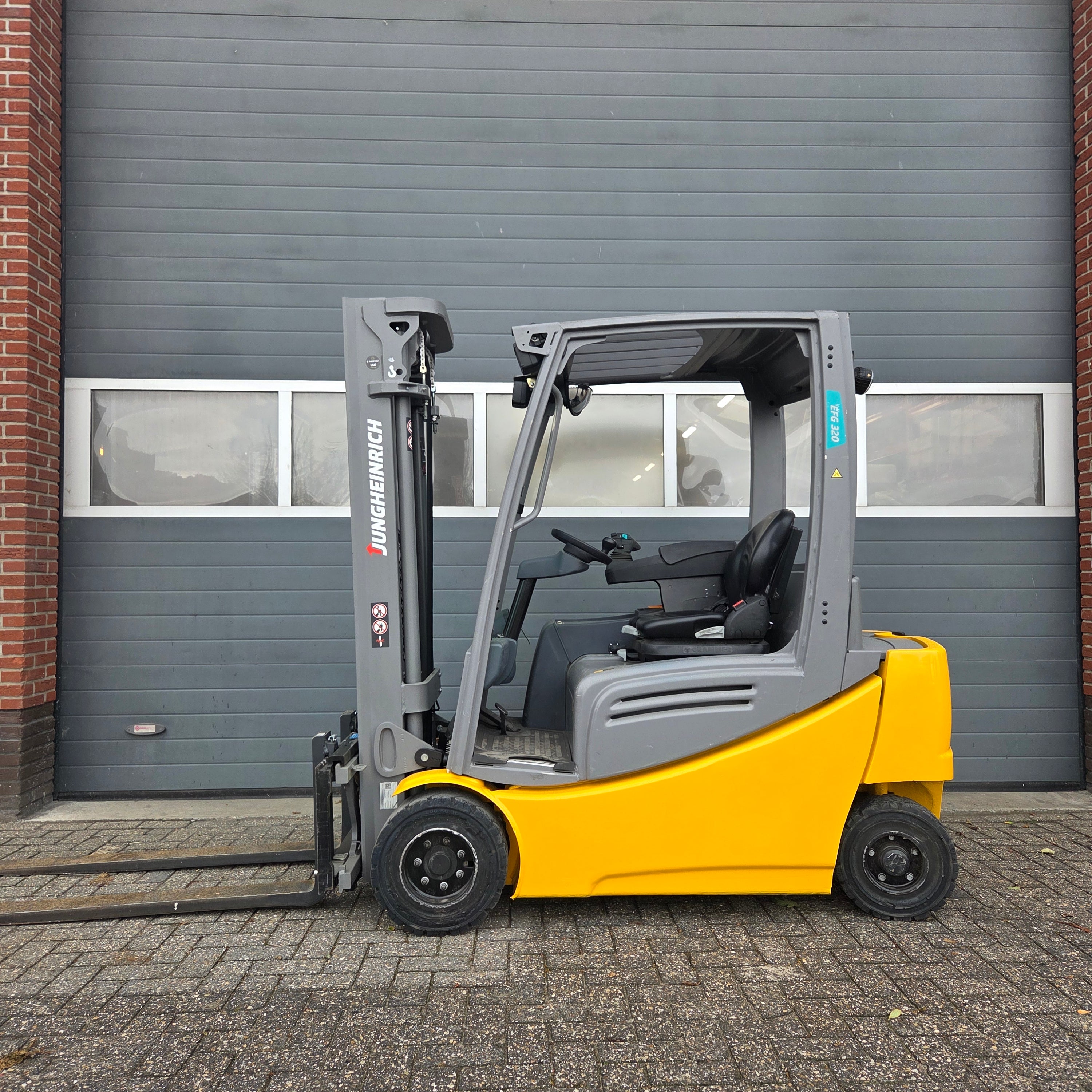 Heftruck Jungheinrich EFG320 Triplex Sideshift 4640 mm 2018
