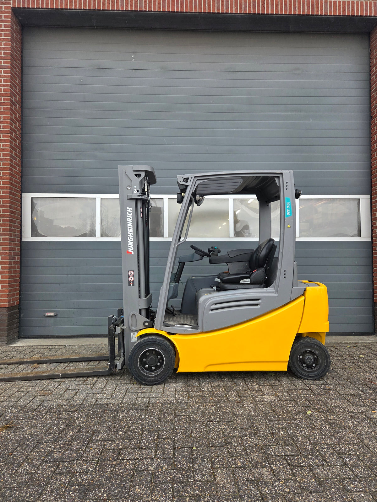 Heftruck Jungheinrich EFG320 Triplex Sideshift 4640 mm 2018
