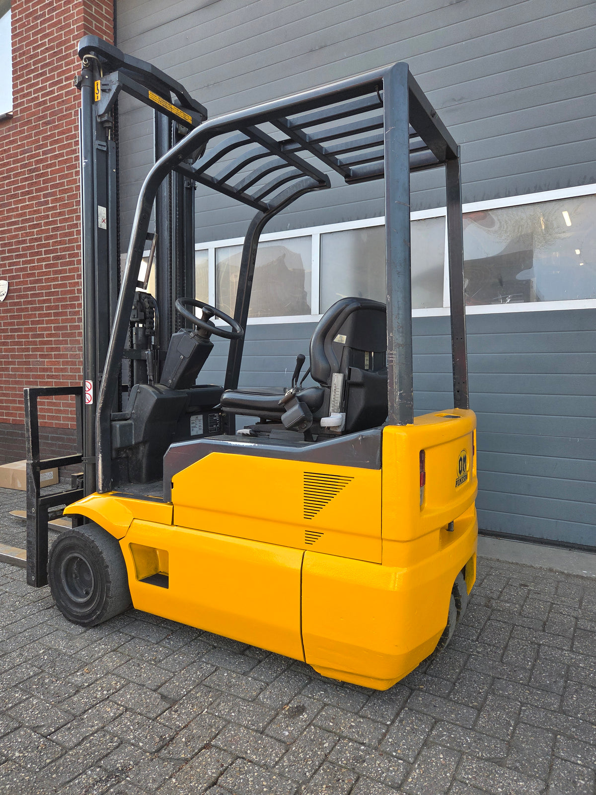 Heftruck OM 1500 Kg Triplex Sideshift Freelift 5800 mm 2006
