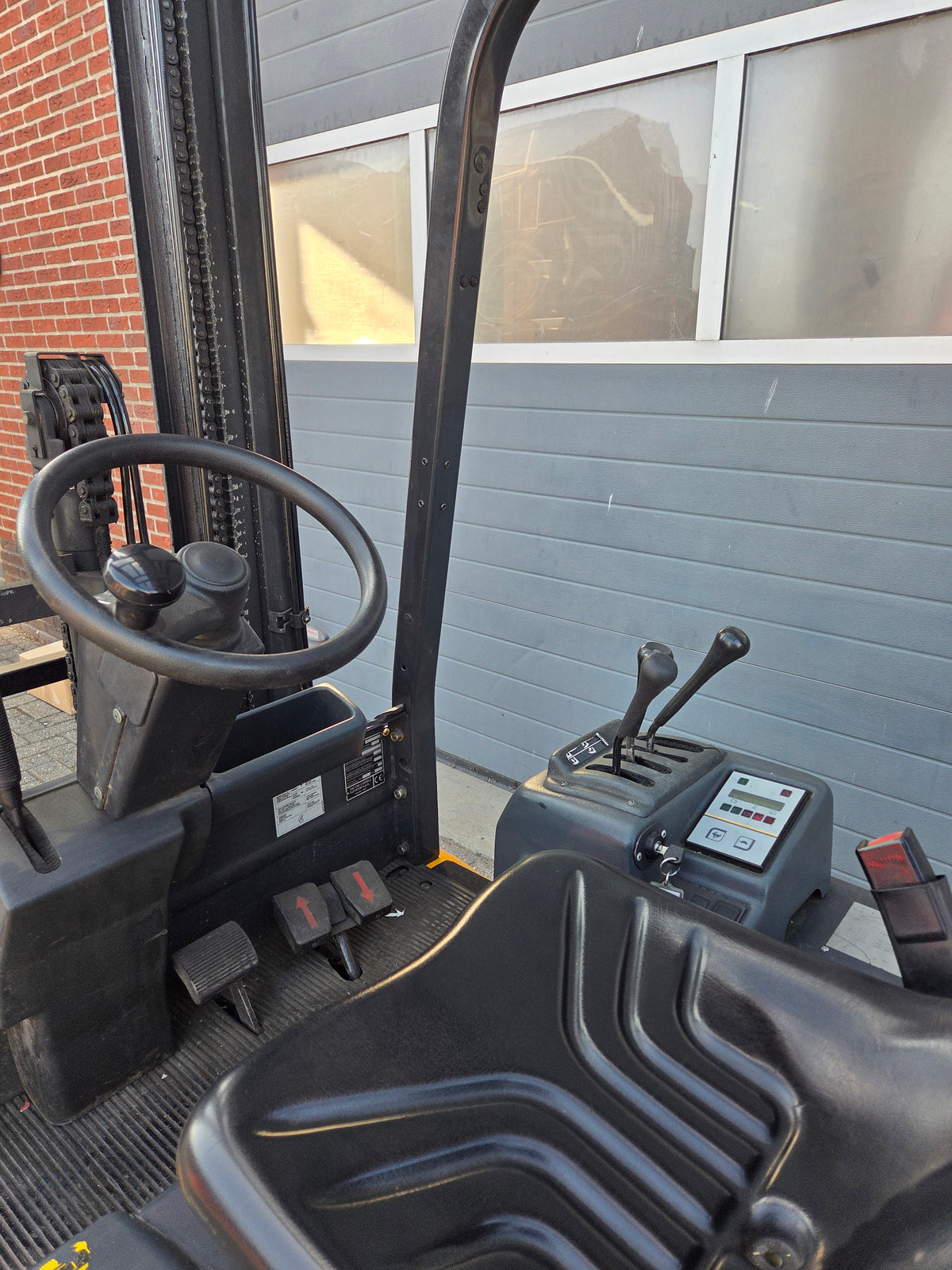 Heftruck OM 1500 Kg Triplex Sideshift Freelift 5800 mm 2006