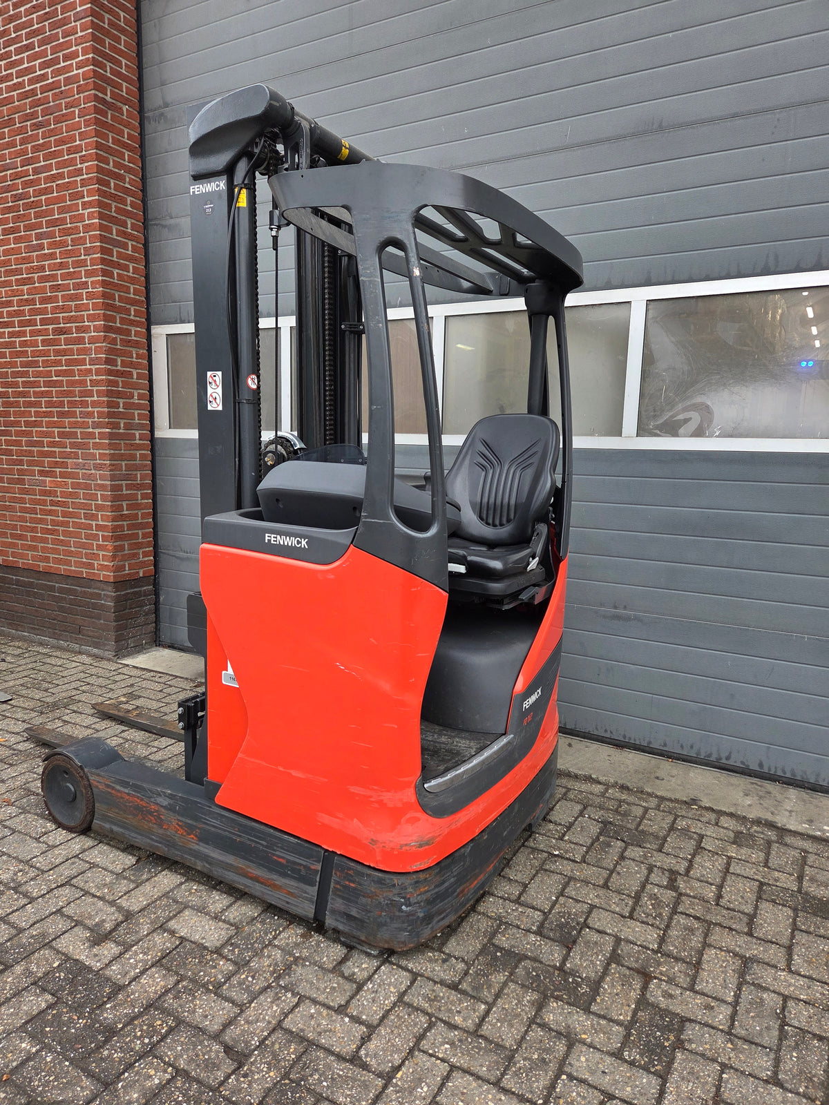Reachtruck Linde 1200 Kg Triplex Sideshift Freelift 980 uur 560 cm