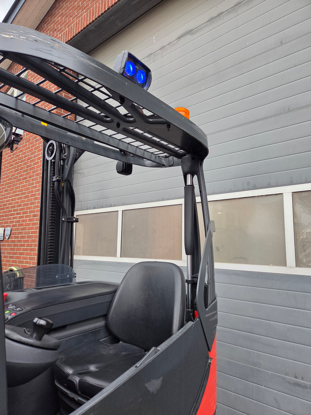 Buitenreachtruck Linde 1400 Kg Triplex Sideshift Freelift Blue-spot 2017