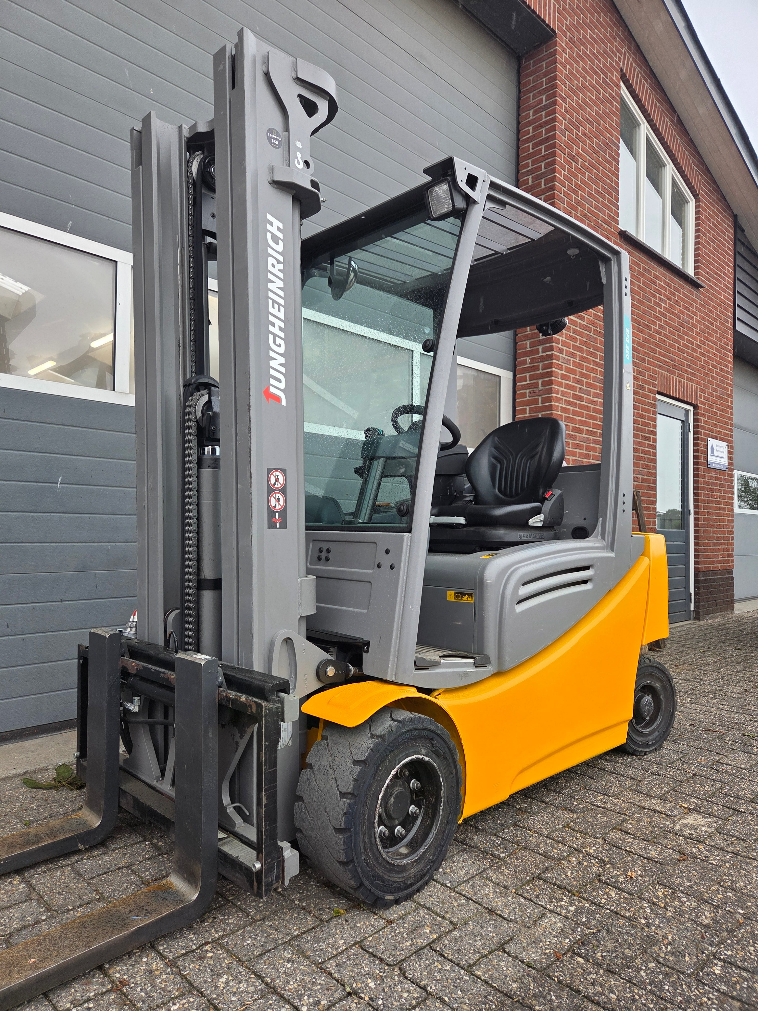Heftruck Jungheinrich EFG320 Triplex Sideshift 4640 mm 2018